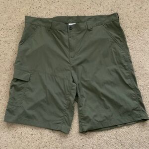 Columbia Omni-Shade Shorts, 40W, 11L, Green
